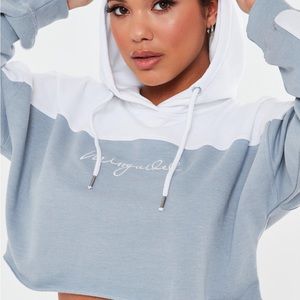 COORD CROP HOODY BRANDED
BLUE